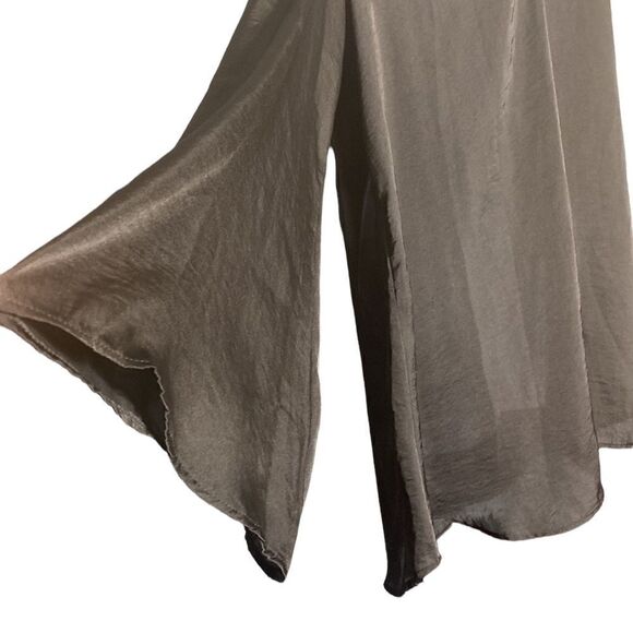 SHOW ME YOUR MUMU | Cold Shoulder Bell Sleeve Top Size M - Picture 2 of 5